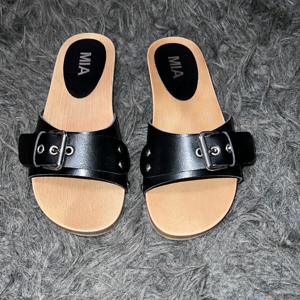 Women's Mia black with silver hardware, slides, size 7.5, NEW